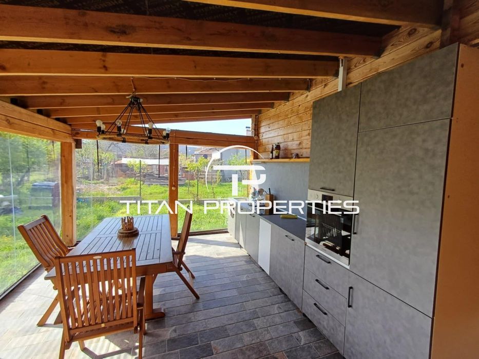 Лична оферта! Великолепна къща с двор в с. Бродилово