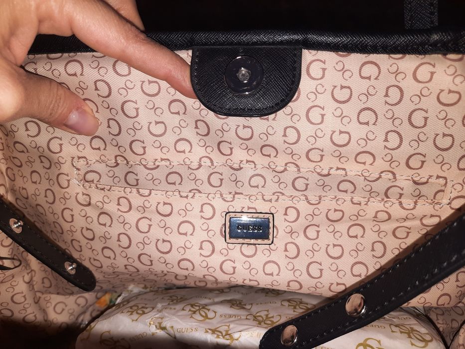 Оригинална чанта GUESS