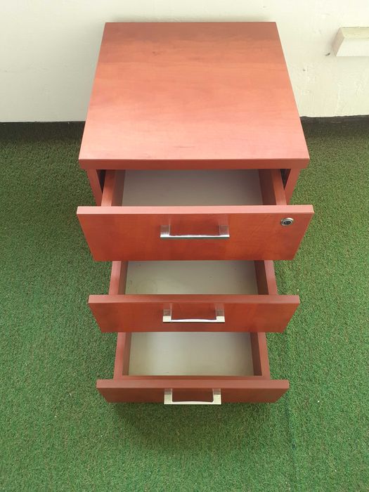 Dulapior cu trei sertare