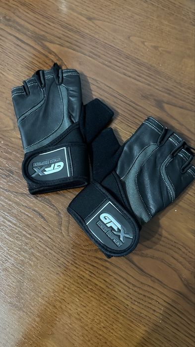 перчатки спортивные GFX.