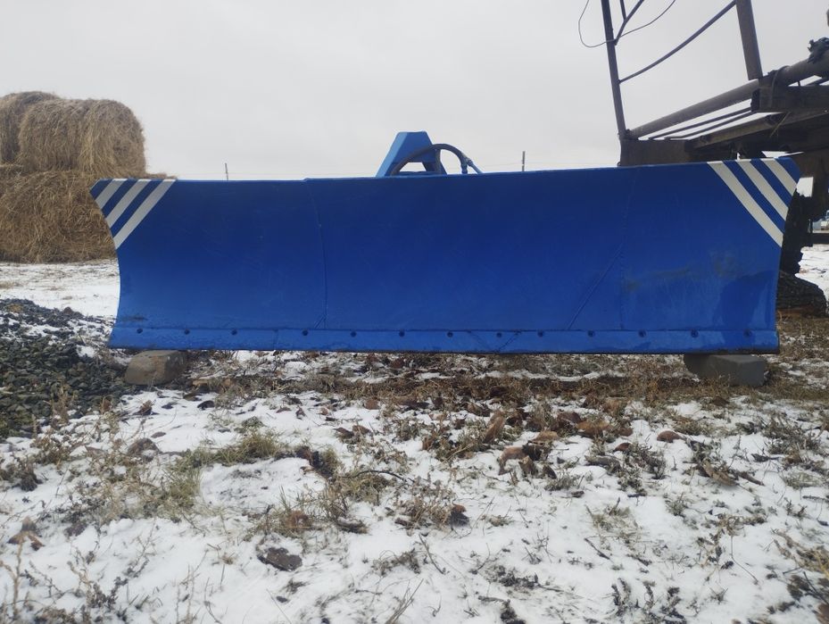 Отвал гидро поворотный