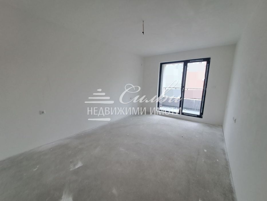 Продава се Тристаен апартамент в Шумен, 5-ти полк - 95 кв.м за 1474 €/кв.м - Снимка #3