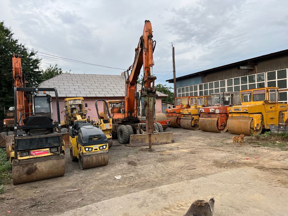 Inchirieri utilaje, buldoexcavator cu picon, cilindru compactor,
