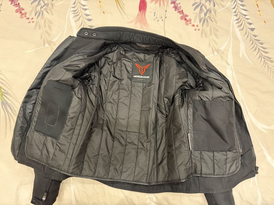 Мото екипировка - яке, дънки, каска и ръкавици