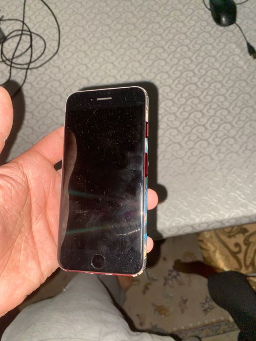 iPhone 8 красный