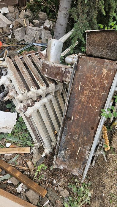 Продам чугунные  радиаторы и котёл