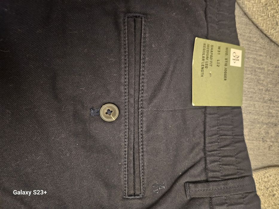 Pantaloni barbatesti