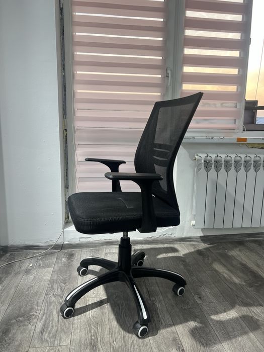 Срочно продается стулья,кушетка, шкаф