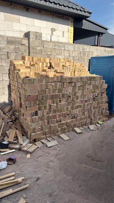 Красный кирпич новый