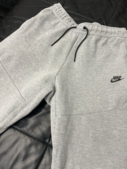 Nike  Tech Fleece зелената е нова сивия е носен в добро състояние 50 зелена 100 комплекта или само долницата 50€