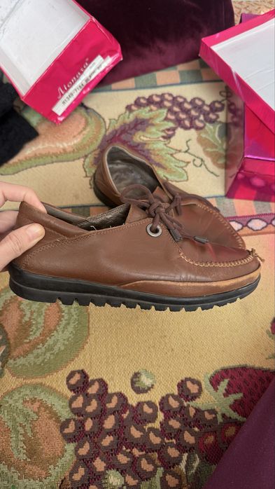 Аяқ киімдер сатылады