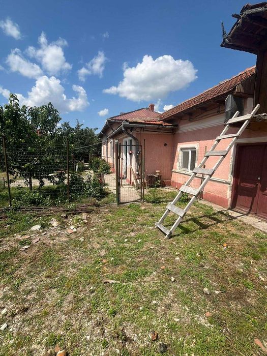 Casa de Locuit cu Teren si Curte Mare