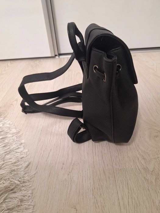 Rucsac dama din piele ecologica.