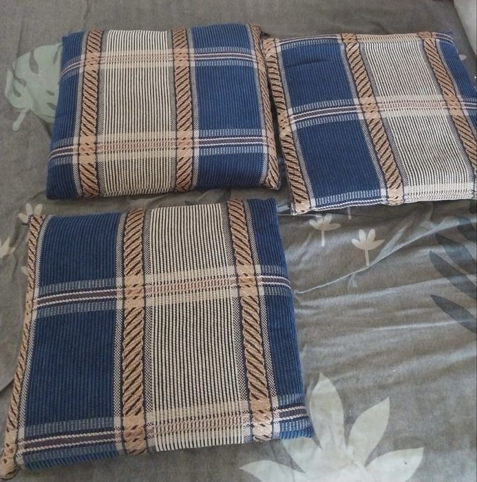 Продам подушки и сидушки на табуретки