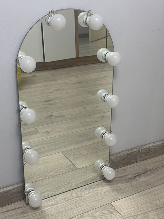 Стол айнасымен сатамын