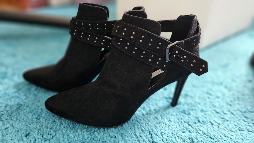 Дамски боти и спортни обувки