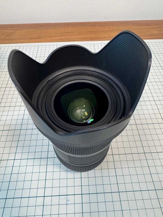 Sigma 18-35 f/1.8 Nikon F + adapter Nikon G, MFT