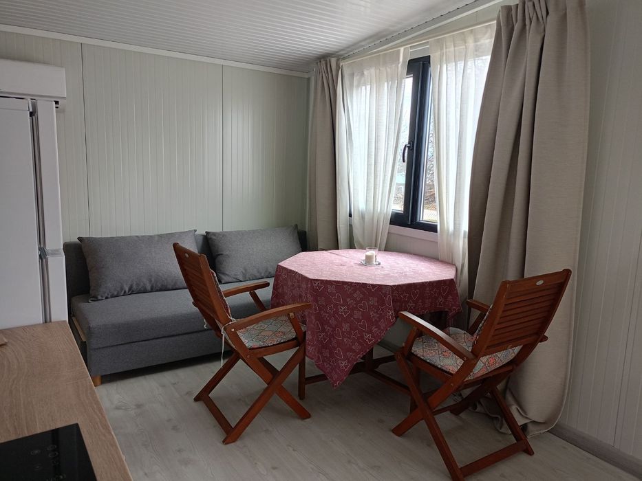 Продава се парцел с жилищен контейнер в село Режанци, област Перник