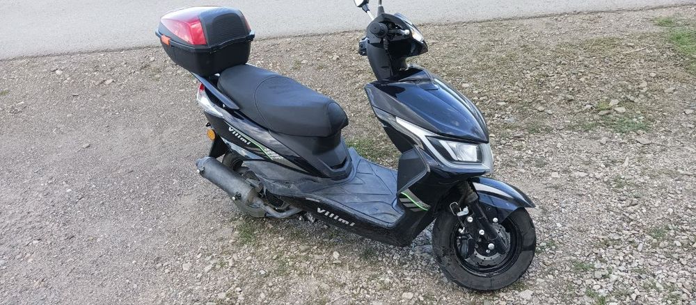 Продам скутер 2024г