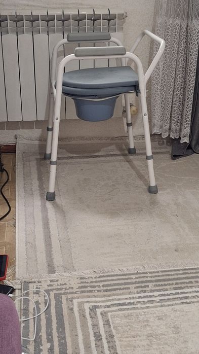 Санитарный стул туалет