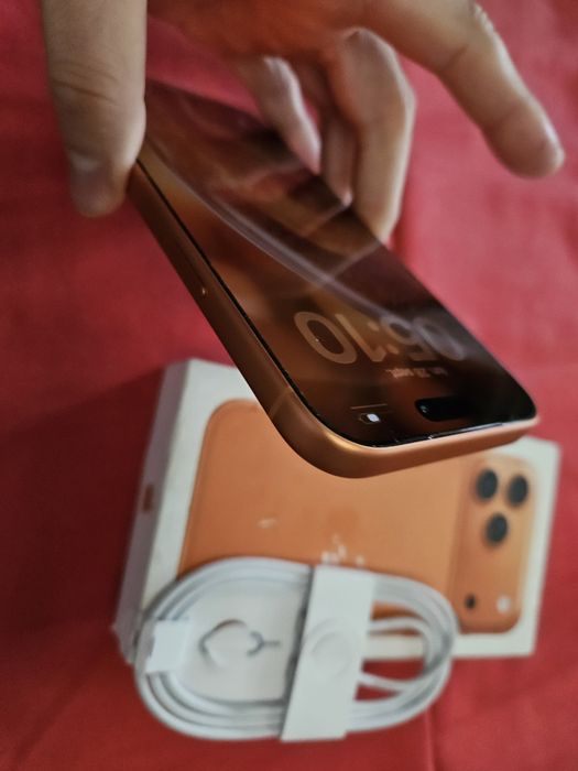 -Iphone 17Pro Max Nou 256Gb 12Ram Nefolosit Orange Bat: 100% 16 cicluri incarcare cutia completa poze reale