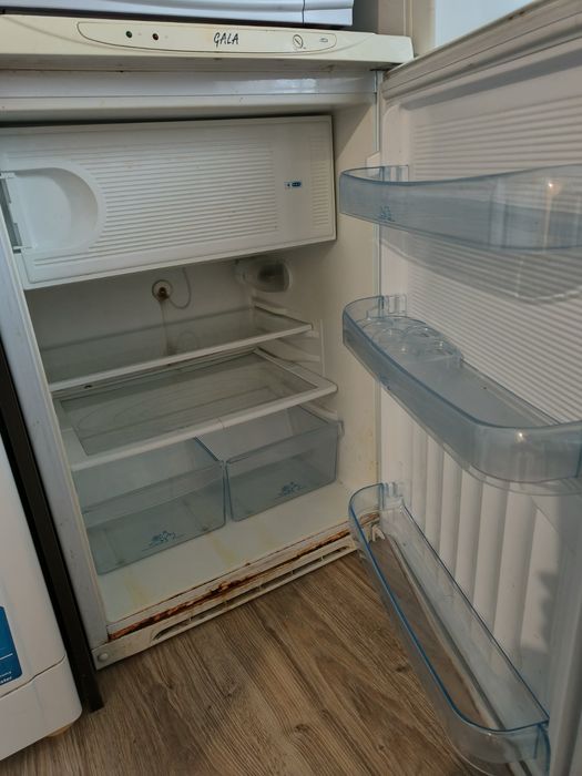 Микровълнова печка   и Хладилник