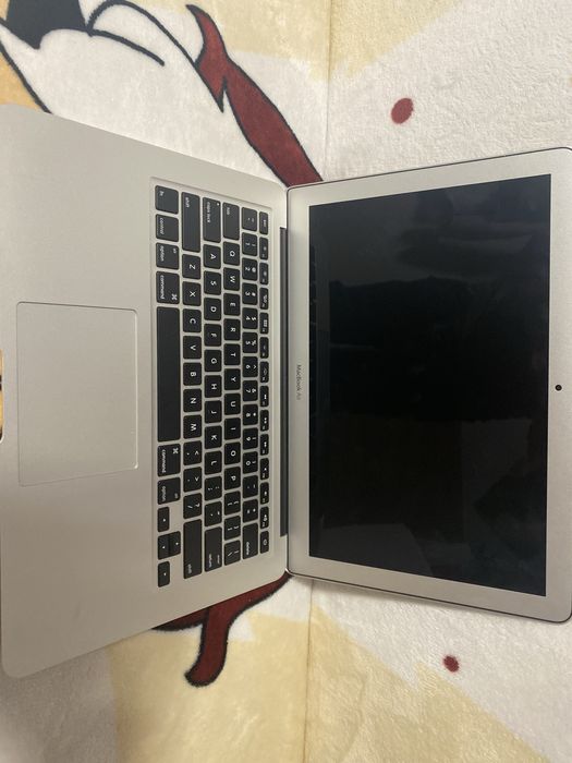 MacBook Air 13” i5 / 8GB RAM / SSD/ Stare foarte bună