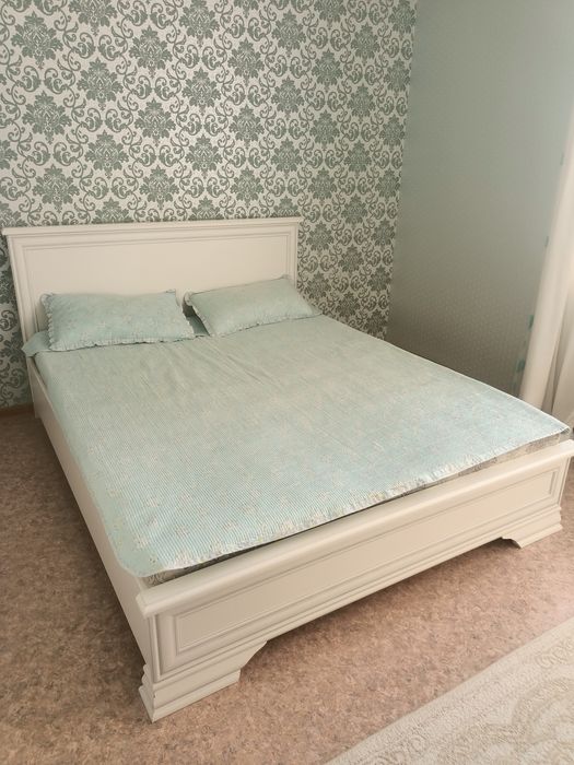 Двуспальная кровать.