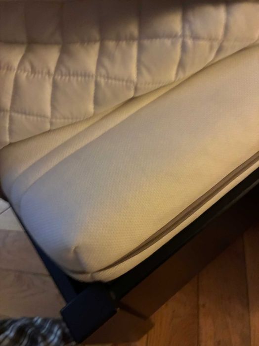 Продава се дървена IKEA спалня