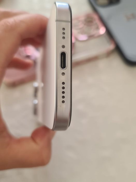 Продам iphone 16 про.