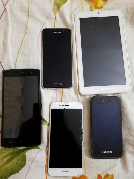 Телефоны и планшет.