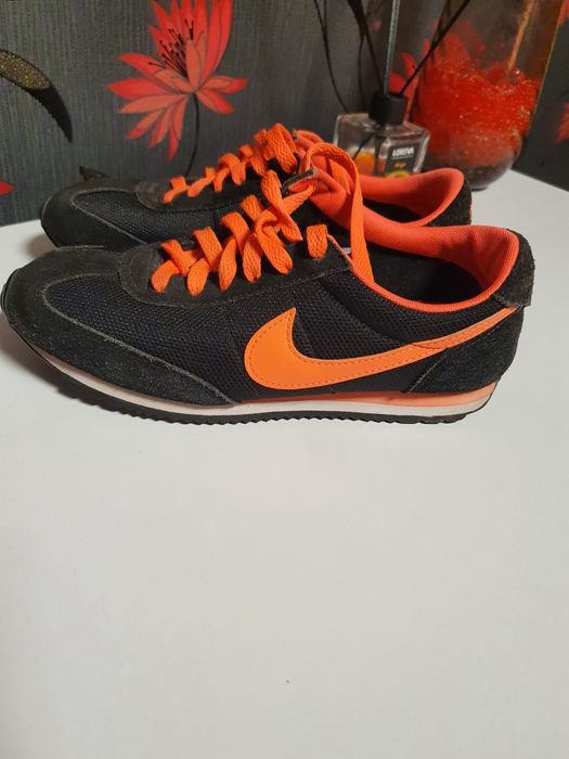 Adidasi nike din piele