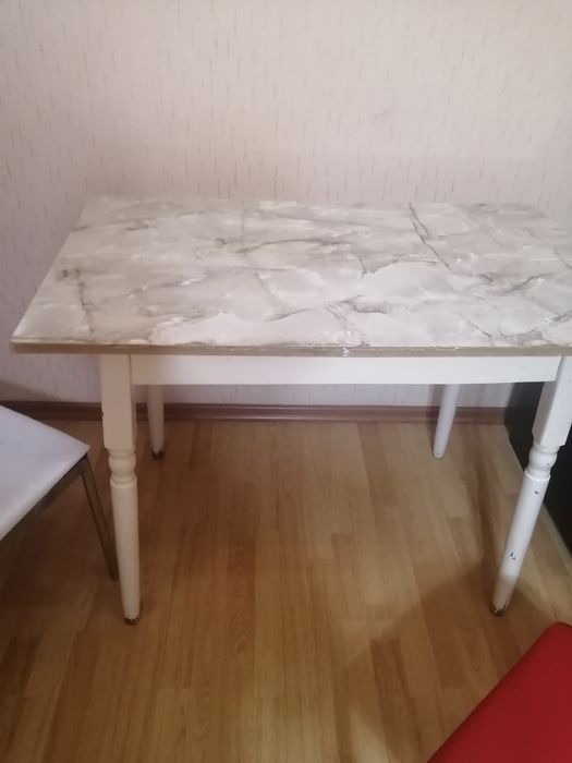 Продам стол кухонный