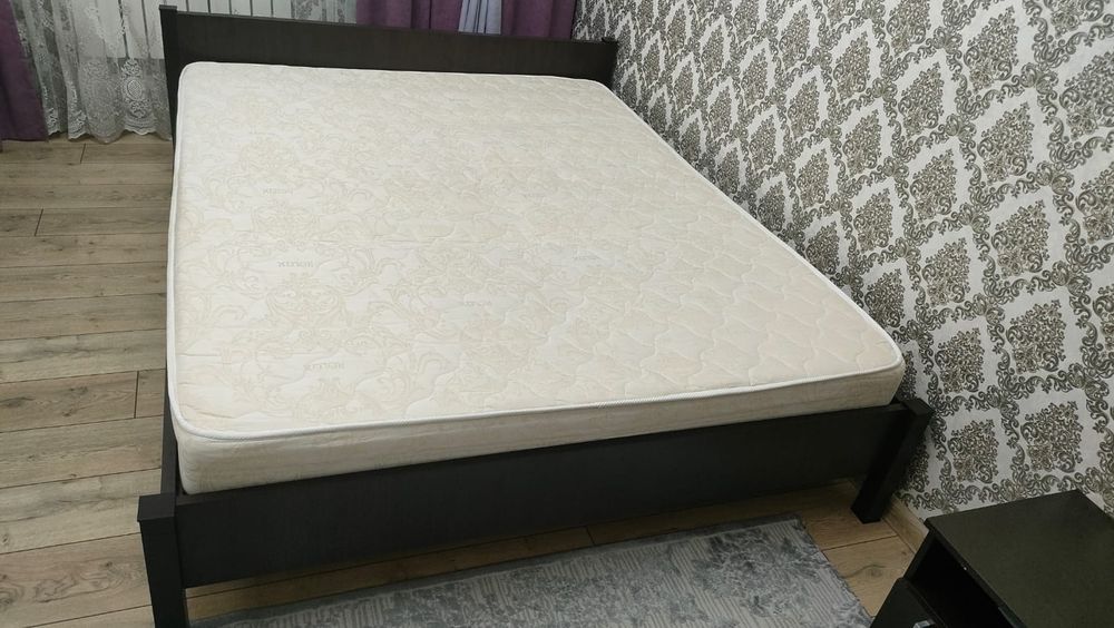 Продам двуспальную кровать