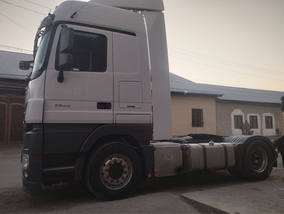 Мерседес Актрос 2012 йил ,пробек 800000 оргинал