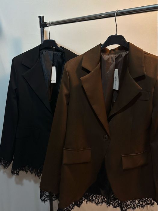 Нови сака с дантела