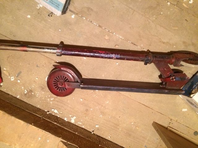 Trotineta functionala pliabila din lemn