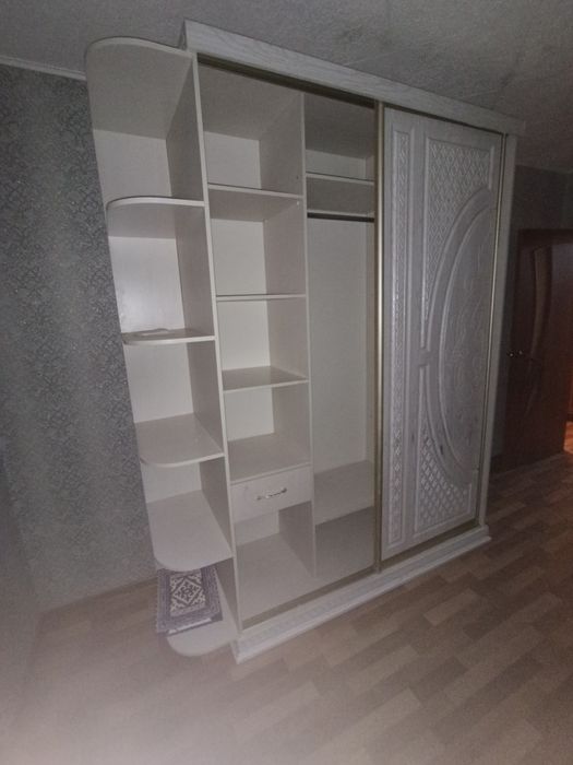 Диван, шкаф , отдам безплатно