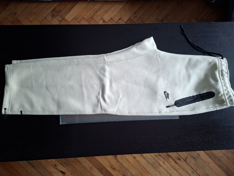 Оригинално долнище Nike Tech Fleece