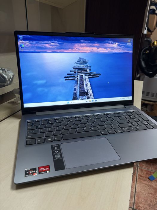 Lenovo IdeaPad Slim 3 15ABR8