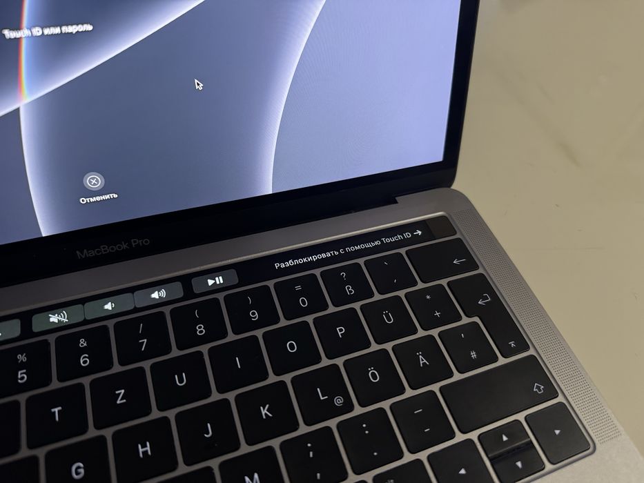 Macbook Pro 2016 i7 SSD 256gb 16GB RAM A1706 TouchBar TouchID