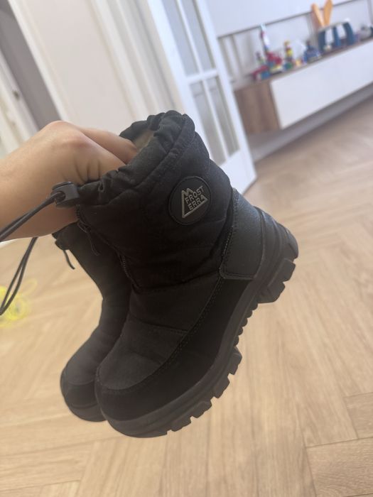 Отдам две парф обуви 32 размер