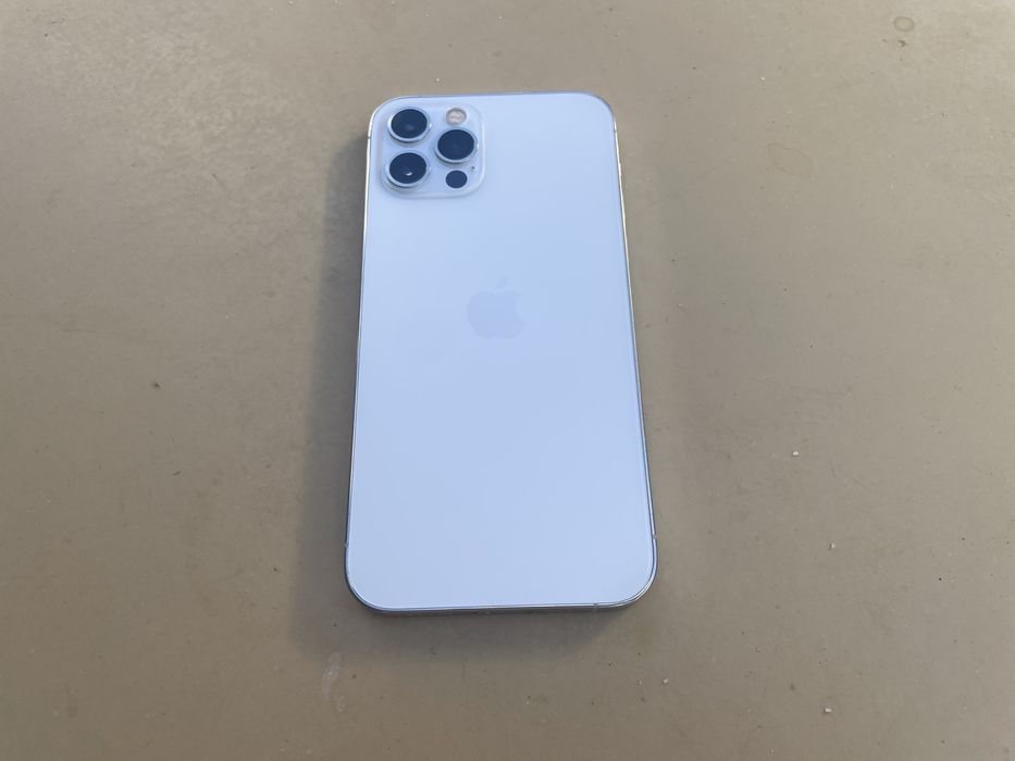 iPhone 12 Pro ••256GB•• //iOS 26.2// „Silver“