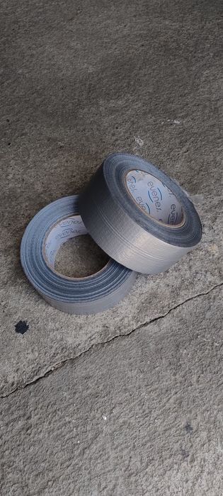 Vând, 2 bucăți de bandă adezivă textilă de tip "duct tape", de culoare argintie!