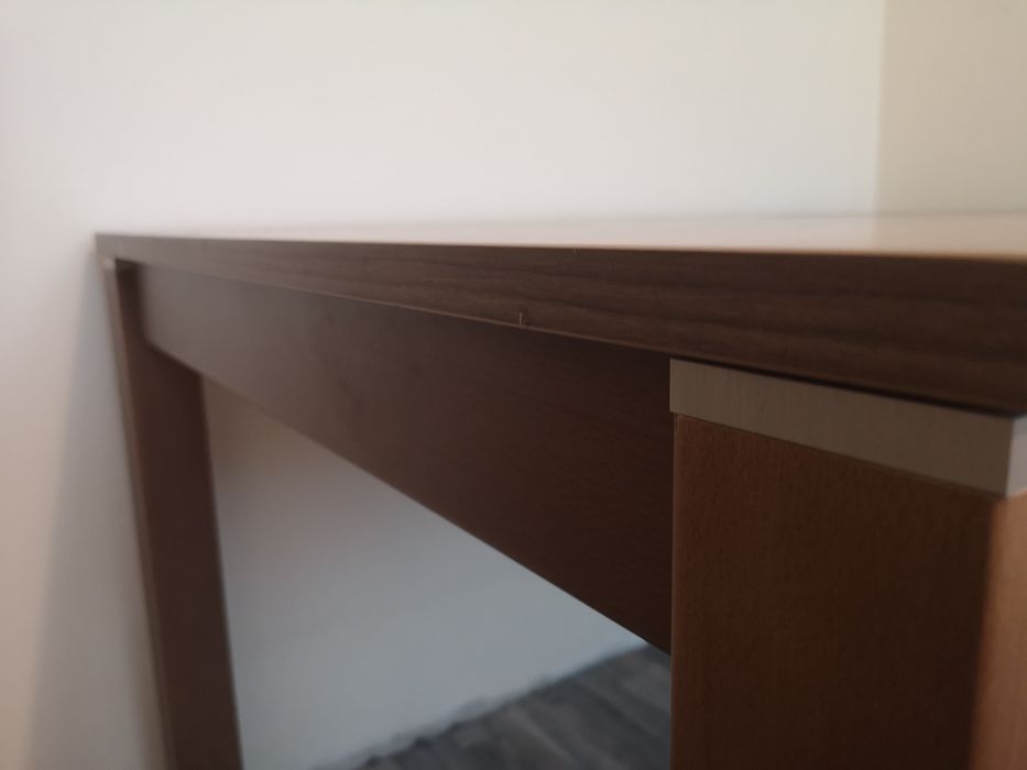 Стилна кухненска разтегателна маса,