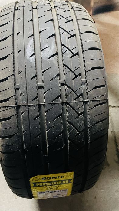 Новая шина 1 шт 235/40/18