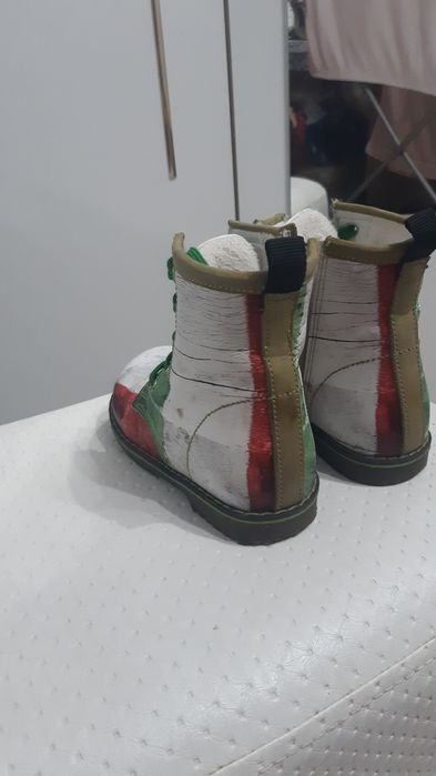 Продам ботинки для девочки демисезонные