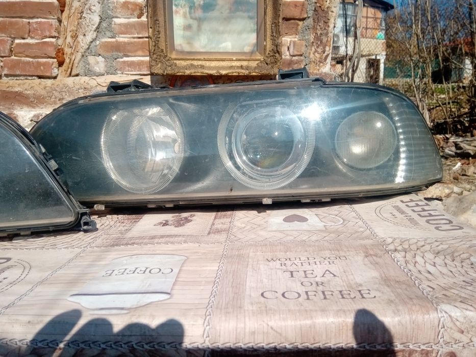 Ляв и десен фар за BMW пета серия
