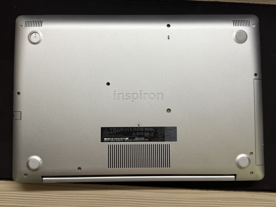 Laptop Dell Inspiron 15 5570 – i5 gen 8, SSD 256GB, AMD Radeon 2GB, Windows 10