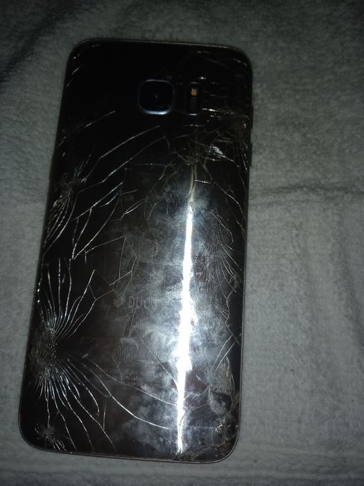 S7 edge telefon zapcastka sotiladi.Ekran bir iwlab bir umuman kursatm